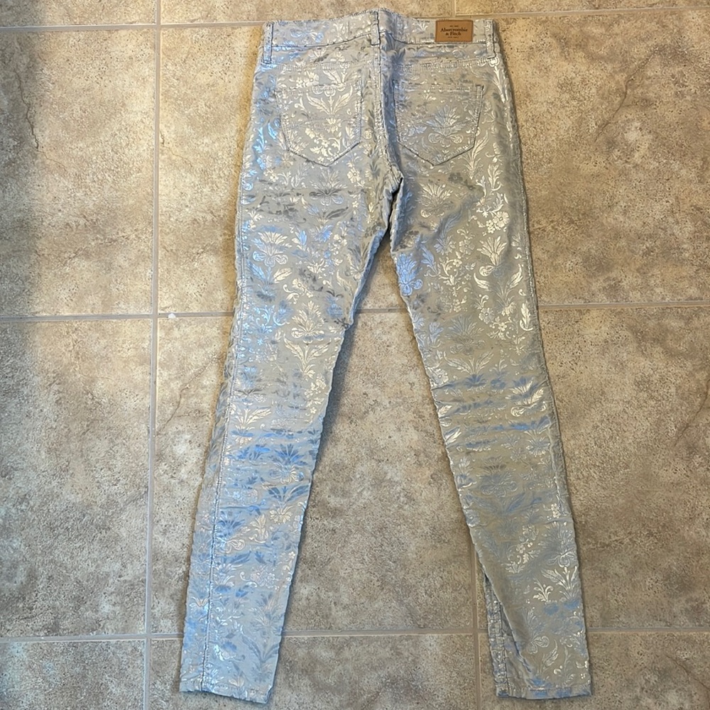Abercrombie and Fitch women pants.